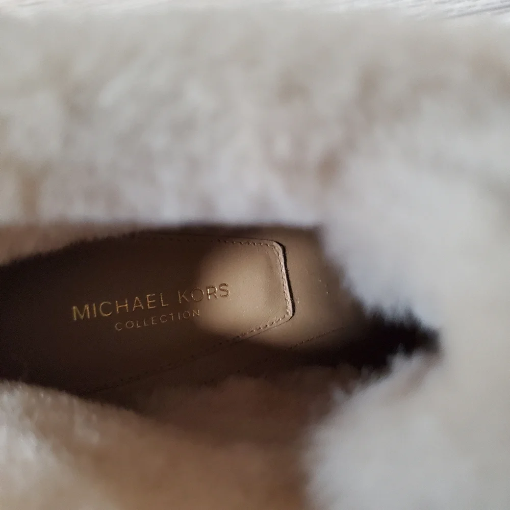 Michael Kors Collection Brown Suede Winter Boots with Cream Fur Trim - Picture 4 of 4